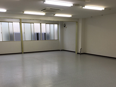 実績一覧｜某自動車学校様　床材張り替え｜株式会社柏優メンテナンス